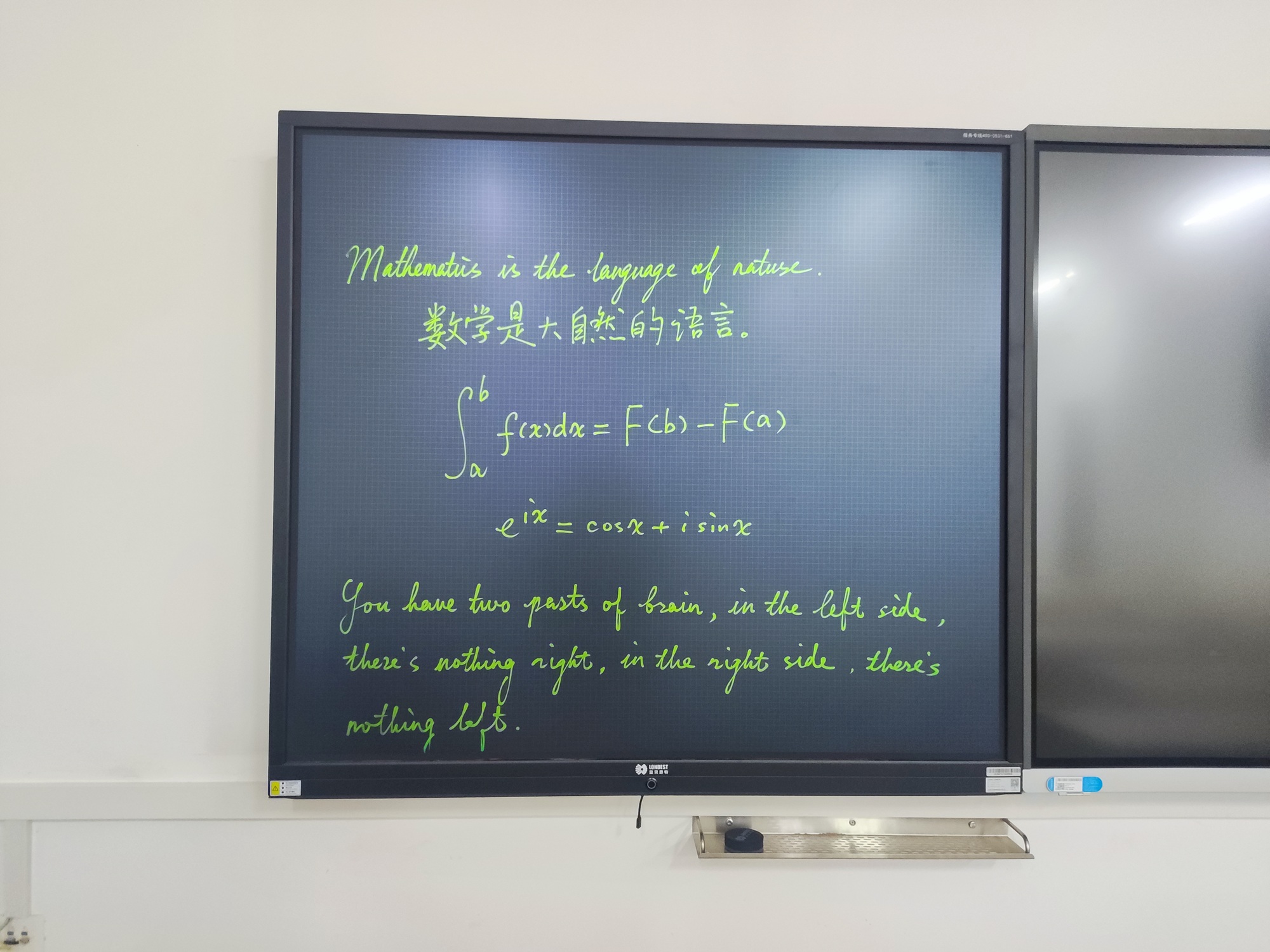 电子黑板阻尼适中